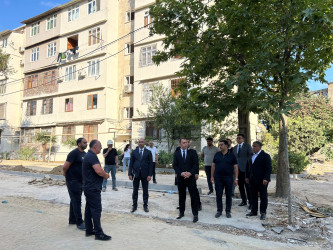 Rayon İcra Hakimiyyətinin başçısı Coşqun Cəbrayılov İ.Məmmədov küçəsi 2, 2/4, 3, 6, 8, 10 və Babək prospekti 99 ünvanlarına baxış keçirib