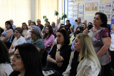 Nizami Rayon İcra Hakimiyyətinin başçısı Coşqun Cəbrayılov sakinlərlə növbəti səyyar qəbul keçirib