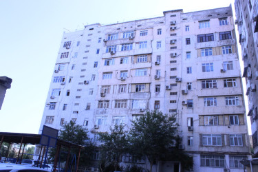 Nizami Rayon İcra Hakimiyyətinin başçısı C.Naxçıvanski küçəsi 102, 104 və 106 nömrəli binalarda yaşayan sakinlərlə görüşüb