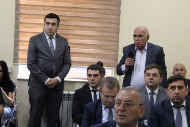 Nizami Rayon İcra Hakimiyyətinin başçısı Coşqun Cəbrayılov növbəti səyyar qəbulda rayon sakinləri ilə görüşüb