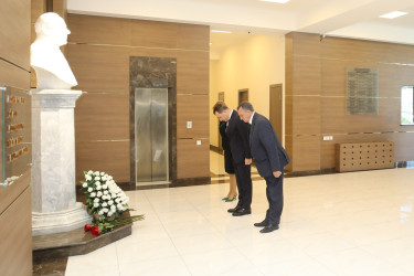 Nizami Rayon İcra Hakimiyyətində Ümummilli Lider Heydər Əliyevin xatirəsi ehtiramla anılıb