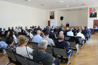 Nizami Rayon İcra Hakimiyyətinin başçısı Coşqun Cəbrayılov rayon sakinləri ilə növbəti səyyar qəbul keçirib