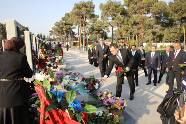 8 Noyabr – Şanlı Zəfər qələbəsinin 5-ci ildönümünü ilə əlaqədar Hərbi Memorial Məzarlıq ziyarət edilib