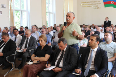 Nizami Rayon İcra Hakimiyyətinin başçısı Coşqun Cəbrayılov rayon sakinləri ilə növbəti səyyar qəbullar keçirib