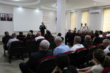 Nizami Rayon İcra Hakimiyyətinin başçısı Coşqun Cəbrayılov növbəti səyyar qəbulda rayon sakinləri ilə görüşüb