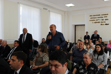 Nizami Rayon İcra Hakimiyyətinin başçısı Coşqun Cəbrayılov rayon sakinləri ilə növbəti səyyar qəbul keçirib