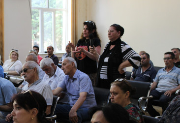 Nizami Rayon İcra Hakimiyyətinin başçısı Coşqun Cəbrayılov sakinlərlə növbəti səyyar qəbul keçirib