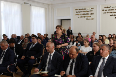 Nizami Rayon İcra Hakimiyyətinin başçısı Coşqun Cəbrayılov rayon sakinləri ilə növbəti səyyar qəbul keçirib
