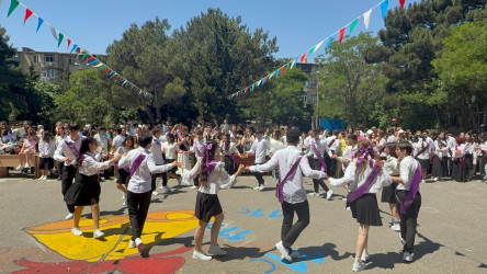Nizami rayonunun ümumtəhsil müəssisələrində “Son zəng” tədbirləri keçirilib