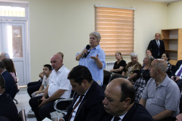 Nizami Rayon İcra Hakimiyyətinin başçısı Coşqun Cəbrayılov rayon sakinləri ilə növbəti səyyar qəbul keçirib