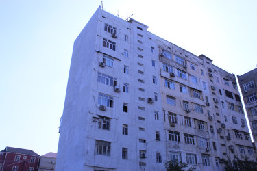 Nizami Rayon İcra Hakimiyyətinin başçısı C.Naxçıvanski küçəsi 102, 104 və 106 nömrəli binalarda yaşayan sakinlərlə görüşüb
