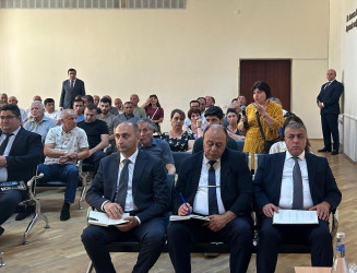 Nizami Rayon İcra Hakimiyyətinin başçısı sakinlərlə növbəti səyyar qəbul keçirib