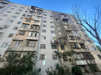 Nizami Rayon İcra Hakimiyyətinin başçısı C.Naxçıvanski küçəsi 102, 104 və 106 nömrəli binalarda yaşayan sakinlərlə görüşüb