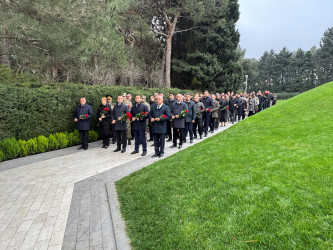 Nizami rayon ictimaiyyəti Ümummilli Lider Heydər Əliyevin məzarını ziyarət ediblər