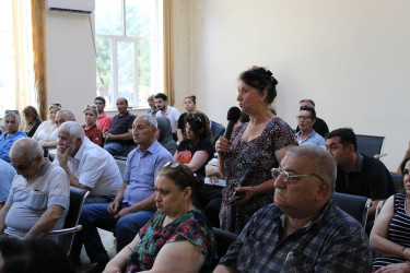Nizami Rayon İcra Hakimiyyətinin başçısı Coşqun Cəbrayılov sakinlərlə növbəti səyyar qəbul keçirib