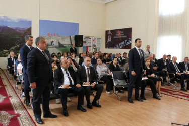 Nizami Rayon İcra Hakimiyyətinin başçısı Coşqun Cəbrayılov rayon sakinləri ilə növbəti səyyar qəbul keçirib