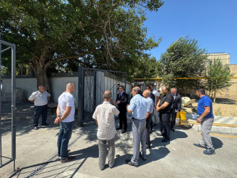 Nizami Rayon İcra Hakimiyyətinin başçısı Əli Vəliyev küçəsi 3, 3a və 6 nömrəli binalarda aparılan təmir işlərinə baxış keçirib