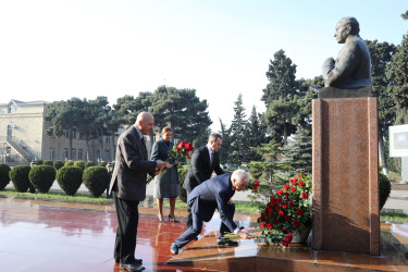 Nizami rayonunda Ulu Öndər Heydər Əliyevin əziz xatirəsi yad edildi