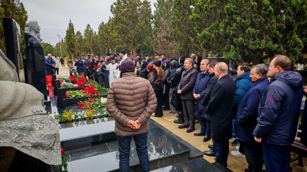 Qazaxıstanın Aktau şəhəri yaxınlığında AZAL təyyarəsinin həlak olan ekipaj üzvlərinin məzarlarını ziyarət edilib
