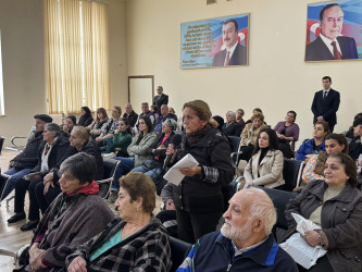 Nizami Rayon İcra Hakimiyyətinin başçısı rayon sakinləri ilə növbəti səyyar qəbul keçirib