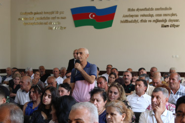 Nizami Rayon İcra Hakimiyyətinin başçısı Coşqun Cəbrayılov rayon sakinləri ilə növbəti səyyar qəbullar keçirib