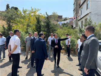 Nizami Rayon İcra Hakimiyyətinin başçısı C.Naxçıvanski küçəsi 102, 104 və 106 nömrəli binalarda yaşayan sakinlərlə görüşüb