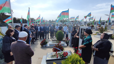 Vətən müharibəsi şəhidləri Samir Xəlili və çavuş Toğrul İsayevin ildönümlərində məzarları ziyarət edilib