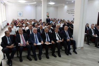 Nizami Rayon İcra Hakimiyyətinin başçısı Coşqun Cəbrayılov növbəti səyyar qəbulda rayon sakinləri ilə görüşüb