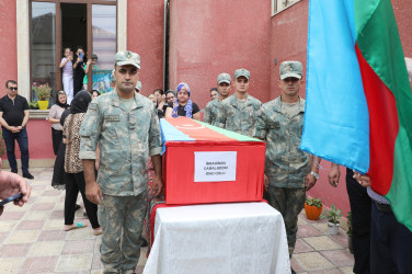 Birinci Qarabağ müharibəsində şəhid olmuş İbrahimov Camaləddin İbad oğlu Suraxanı rayonunun Əmircan qəsəbəsi Şəhidlər Xiyabanında torpağa tapşırılıb