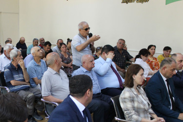 Nizami Rayon İcra Hakimiyyətinin başçısı Coşqun Cəbrayılov sakinlərlə növbəti səyyar qəbul keçirib
