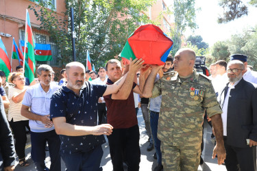 Birinci Qarabağ müharibəsində şəhid olmuş hərbi qulluqçu Abbasov Məhərrəm Abbas oğlu Nizami rayonunun Keşlə Şəhidlər Xiyabanında torpağa tapşırılıb