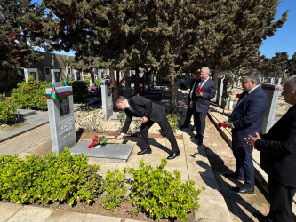 Aprel döyüşləri şəhidi Urfan Vəlizadənin məzarı ziyarət edilib