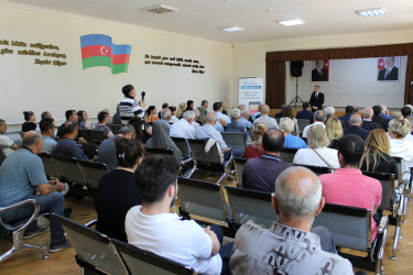 Nizami Rayon İcra Hakimiyyətinin başçısı Coşqun Cəbrayılov sakinlərlə növbəti səyyar qəbul keçirib