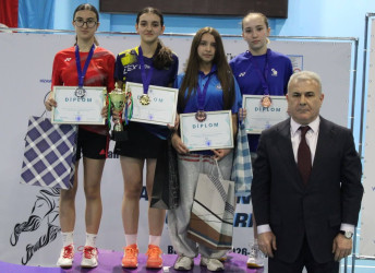 Nizami rayonunda Ümummilli Lider Heydər Əliyevin anadan olmasının 103-cü ildönümü münasibətilə məktəblilər arasında badminton turniri keçirilib
