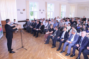 Nizami Rayon İcra Hakimiyyətinin başçısı Coşqun Cəbrayılov rayon sakinləri ilə növbəti səyyar qəbullar keçirib