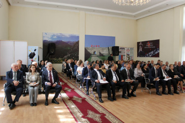 Nizami Rayon İcra Hakimiyyətinin başçısı Coşqun Cəbrayılov rayon sakinləri ilə növbəti səyyar qəbul keçirib