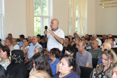 Nizami Rayon İcra Hakimiyyətinin başçısı Coşqun Cəbrayılov rayon sakinləri ilə növbəti səyyar qəbullar keçirib