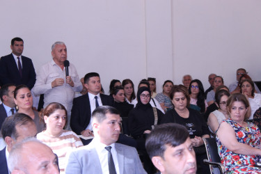 Nizami Rayon İcra Hakimiyyətinin başçısı Coşqun Cəbrayılov rayon sakinləri ilə növbəti səyyar qəbullar keçirib