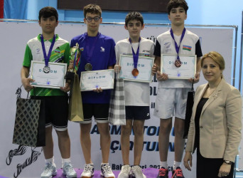 Nizami rayonunda Ümummilli Lider Heydər Əliyevin anadan olmasının 103-cü ildönümü münasibətilə məktəblilər arasında badminton turniri keçirilib