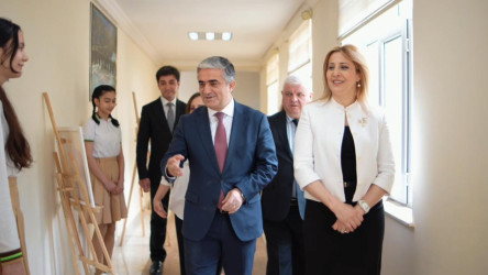 Nizami rayonunda “Heydər Əliyev və Azərbaycan tarixi” mövzusunda referat yazı müsabiqəsinin yekun mərhələsi keçirilib