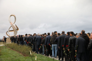 Nizami rayon ictimaiyyəti 27 Sentyabr – Anım Günündə Zəfər parkını ziyarət ediblər