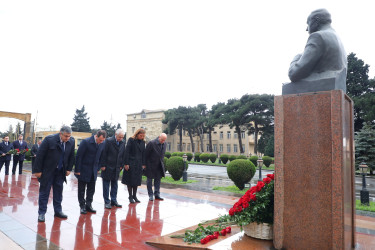 Nizami rayonunda Ulu Öndər Heydər Əliyevin Anım gününə həsr olunmuş tədbir keçirilib