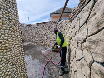 Keşlə qəsəbəsində kollektorun daşması nəticəsində yaranmış fəsadlar aradan qaldırılır
