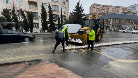 Nizami rayonunda intensiv yağan yağışların fəsadları operativ şəkildə aradan qaldırılıb