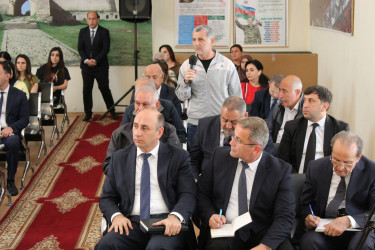 Nizami Rayon İcra Hakimiyyətinin başçısı Coşqun Cəbrayılov rayon sakinləri ilə növbəti səyyar qəbul keçirib