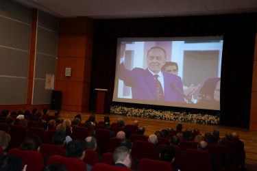 Nizami rayonunda Ulu Öndər Heydər Əliyevin Anım gününə həsr olunmuş tədbir keçirilib