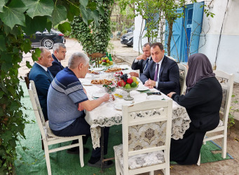 Vətən müharibəsi şəhidləri Teymur Məcidzadənin, Anar Qumaşovun və  Toğrul İsayevin ailələri ziyarət edilib