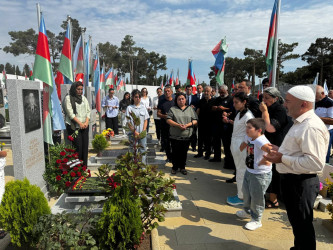 Vətən müharibəsi şəhidi mayor İlkin Rzayevin doğum günündə xatirəsi anılıb