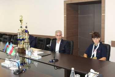 Nizami Rayon İcra Hakimiyyətinin başçısı dünya çempionu Selcan Babayeva ilə görüşüb