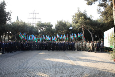 8 Noyabr – Şanlı Zəfər qələbəsinin 5-ci ildönümünü ilə əlaqədar “Nizami Rayon Vətən Müharibəsi Şəhidləri” Memorial Kompleksini ziyarət edilib